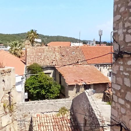 Ana Apartments Vis Bagian luar foto