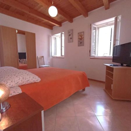 Ana Apartments Vis Bagian luar foto