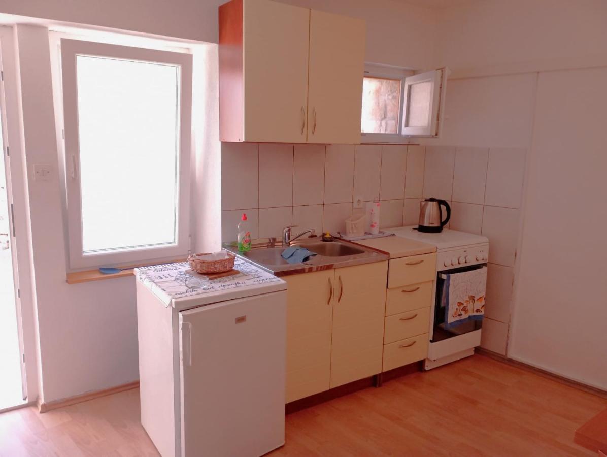 Ana Apartments Vis Bagian luar foto