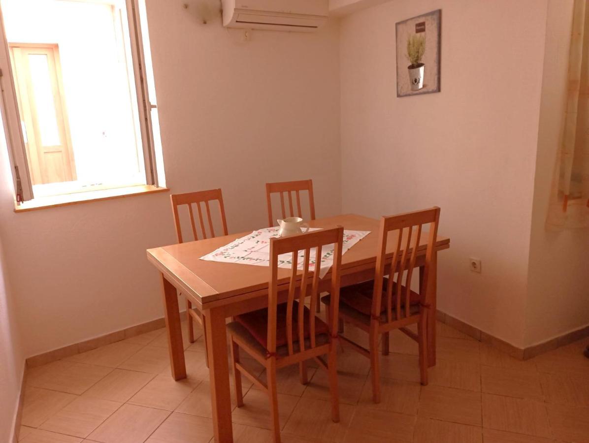 Ana Apartments Vis Bagian luar foto