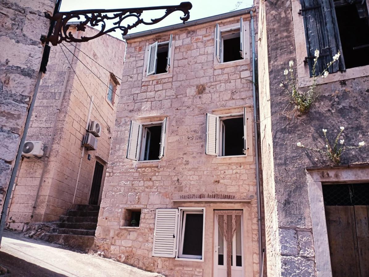 Ana Apartments Vis Bagian luar foto