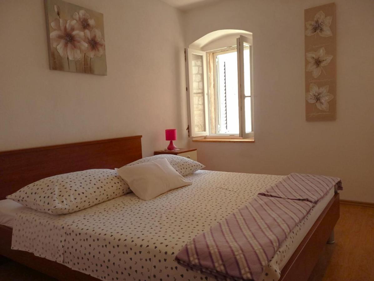 Ana Apartments Vis Bagian luar foto