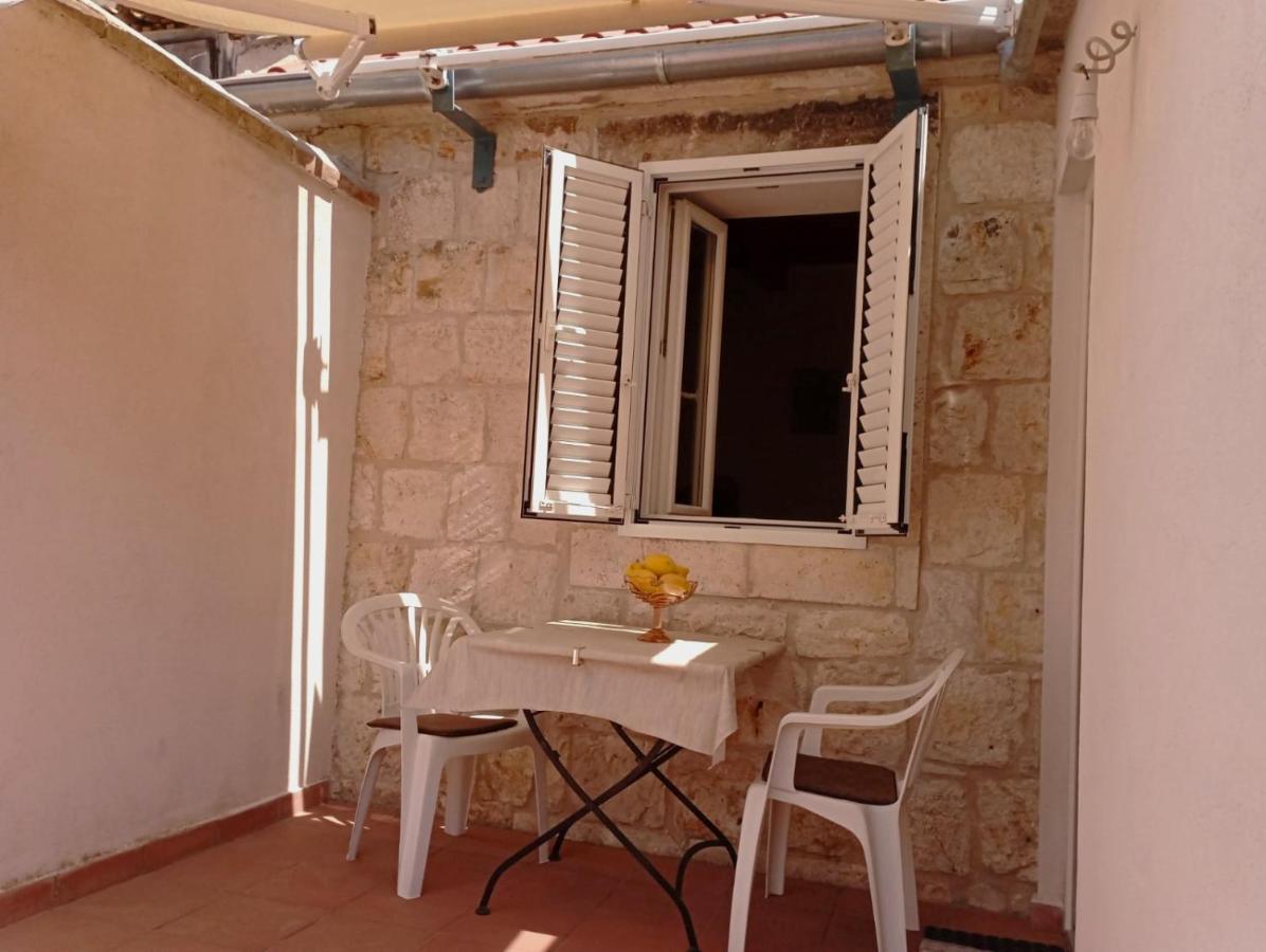 Ana Apartments Vis Bagian luar foto