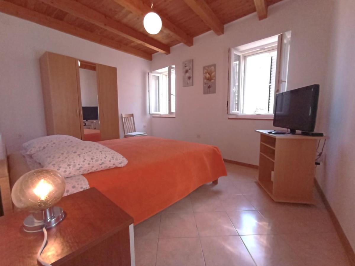 Ana Apartments Vis Bagian luar foto