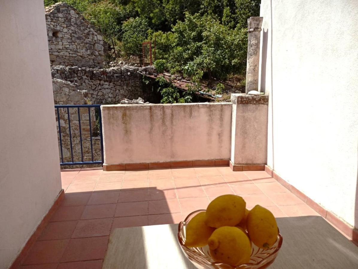Ana Apartments Vis Bagian luar foto