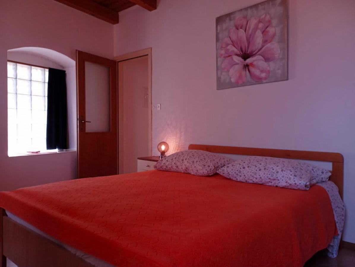 Ana Apartments Vis Bagian luar foto